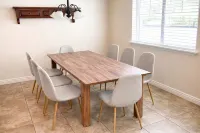 Spacious fully loaded 4-bedroom townhome sleeps 12 freeway access next to BYU