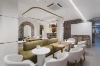 Delos Hotel