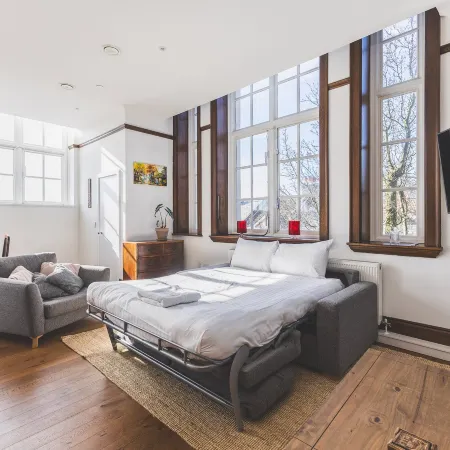 Stylish Historic Acton Apartment