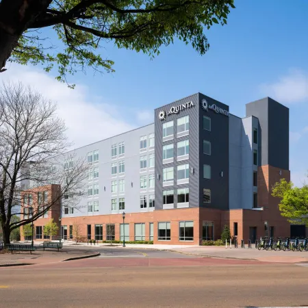 La Quinta Inn & Suites by Wyndham Chattanooga Downtown/South