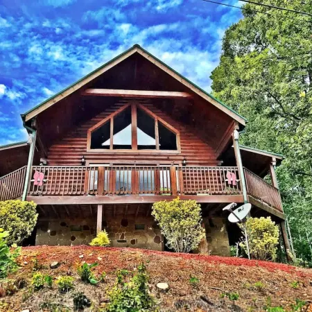 Gorgeous View. Hot Tub. Privacy. Fireplace. Pool & Fishing Access!