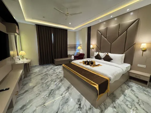VRINDA HOTELS - Kolam Renang