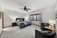 Quiet Lincoln Gem 3 King Brs Garage 3 Bedroom Home