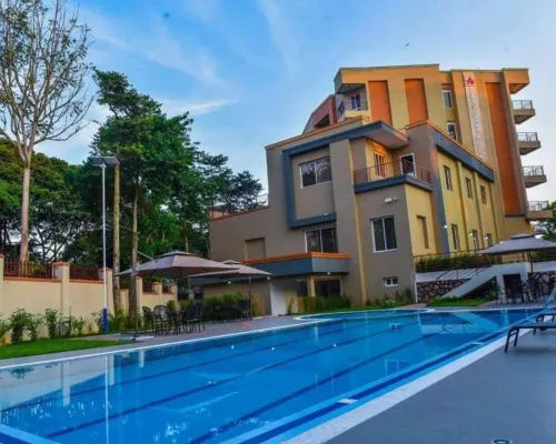โรงแรมแอดแมสแกรนด์ โรงแรมในเอนเทบเบ้