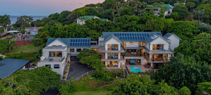 StayNest Guesthouse - Bay House Hotels in Ballito