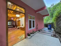 The Wooden Nook Chail