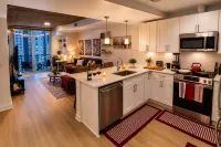 Midtown Atlanta 1BR Skyline Balcony Corner Condo by Piedmont Park | Luxe Pad - Condos