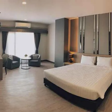 Arista Hotel Ubon Отели рядом с достопримечательностью «Площадь Убон»