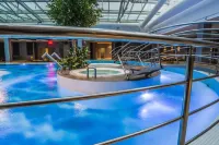 V Spa & Conference Hotel - Pools