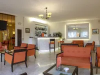 Hotel Regina Hotels near Leonelli's Beach