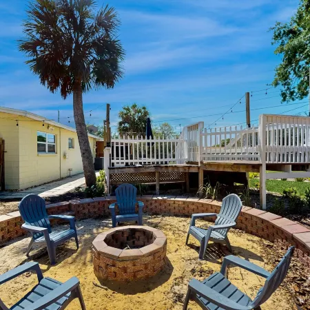 2403 Auburn Dr