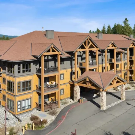 Top Floor Views w Hot Tub Golf Course