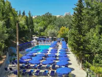 Hostel & Glamping Santa Fortunata Отели рядом с достопримечательностью «Пляж Леонеллис»