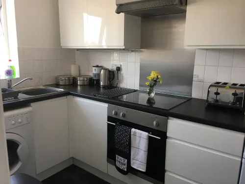 Eaton Ford Green Apartment - parking
