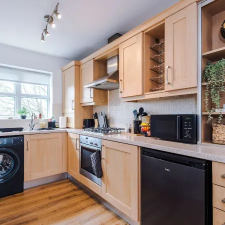Stunning 1 Bed Flat Perfect for Business in Crewe