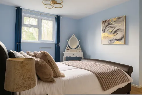 Comfortable Two-bedroom Home in St Dials Cwmbran - Homestays
