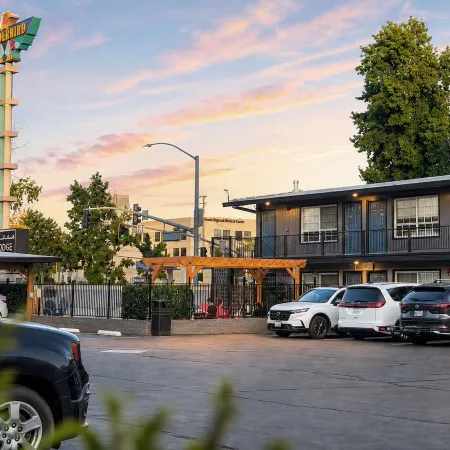 Thunderbird Lodge