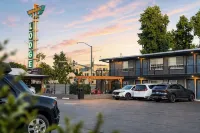 Thunderbird Lodge - Motels
