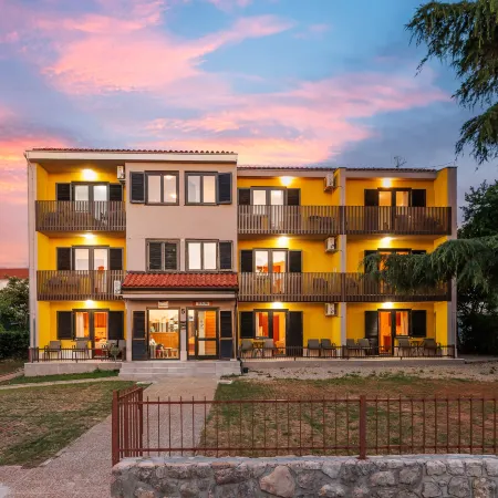 Charming Studio Rental in Malinska-Dubašnica with Garden View