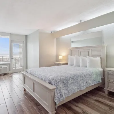 Howard Johnson by Wyndham Oceanfront Daytona Beach Hotels near Destination Daytona
