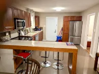 Bright & Comfortable 3-Bedroom Apartment, Free Parking, Near Spa Le Finlandais - Homestays
