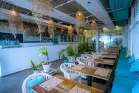 Trinco Beach by Dsk - sarapan