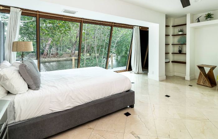 Aventura Lakefront
