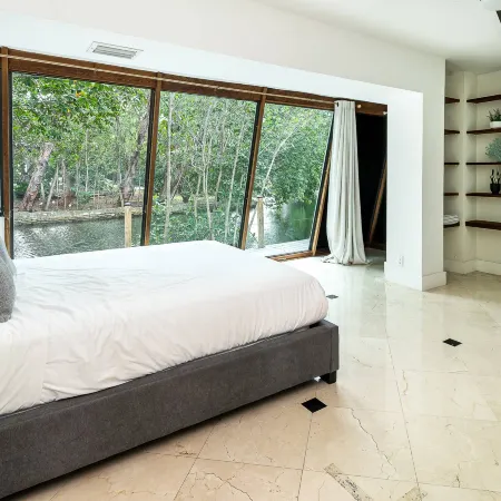 Aventura Lakefront