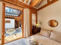 Moonjarakdalbithanok - Bed and Breakfasts