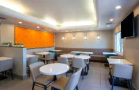 Country Inn & Suites by Radisson, Phoenix Airport, AZ - servizio colazione