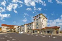 Comfort Inn & Suites Verona at Turning Stone Resort Casino - Pet friendly