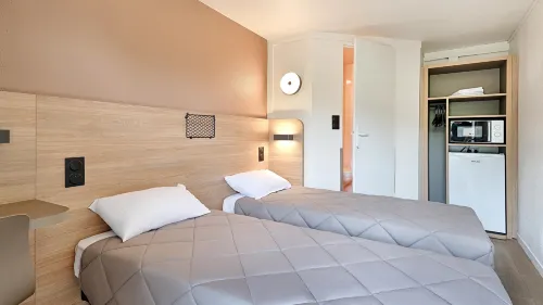 Hôtel Première Classe Dreux - parking