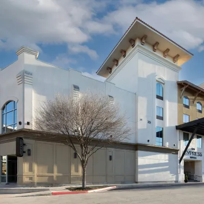 Sol Cypress, San Antonio, A Tribute Portfolio Hotel Hotels near Button Stadim