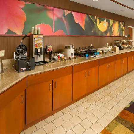 Fairfield Inn & Suites Marshall
