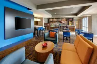 Courtyard Grand Rapids Airport - parking