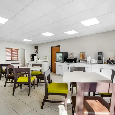 Red Roof Inn & Suites Tomah