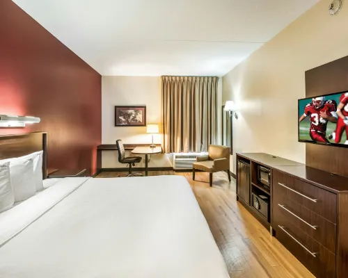 Red Roof PLUS+ Austin South – Airport Hotels near Garrison Park
