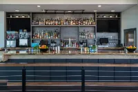 Hampton Inn & Suites Fort Wayne Downtown - Barer