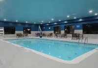Hampton Inn Hutchinson - Pool