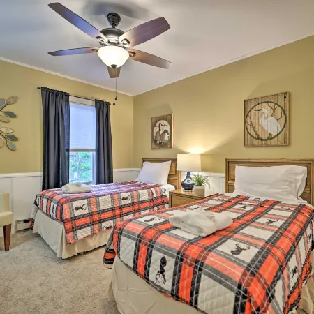Cozy Poconos Townhome w/ Fireplace Near Jack Frost