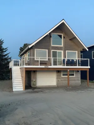 25 Steps to Sand + Sunset Views. Pacific City Beachfront Getaway! - Wifi