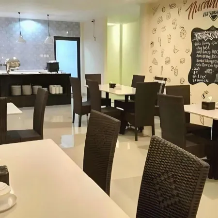 MJs Hotel