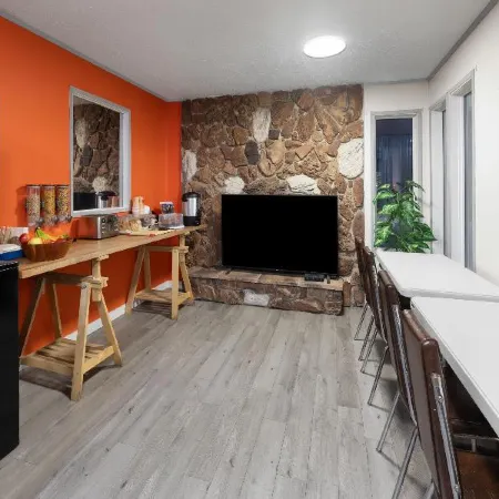Howard Johnson by Wyndham Edson