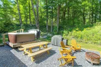 Hot Tub! All-Season Ludlow Family Getaway - 2-Star