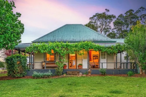 The Ultimate Family Farm Getaway Minutes from Town Barrington Tops - 4-Star