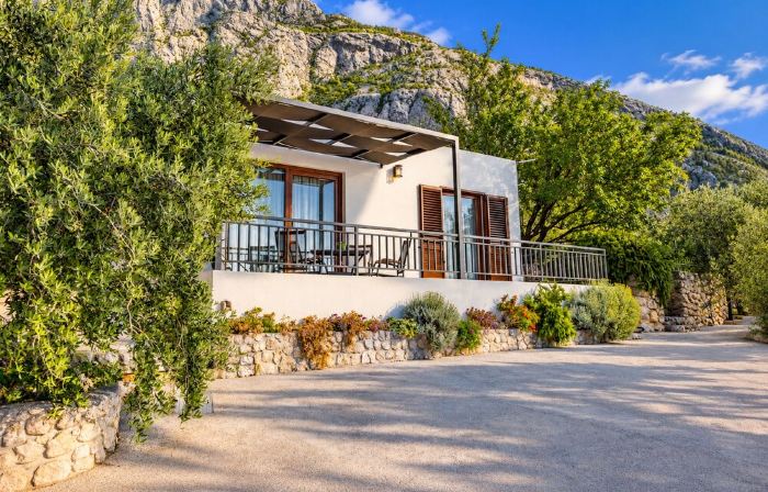 Detached house with sea views, on 2. 000qm plot, 2 Schlafzi.