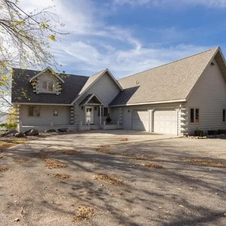 Pelican Lake Beautiful 5 bedroom