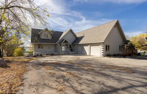 Pelican Lake Beautiful 5 bedroom - Chalets
