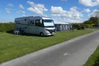 Nakskov Fjord Camping & Cottages - parking