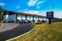 Comfort Inn Hotels near American Eagle Store